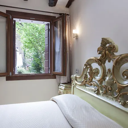 Casa Del Melograno Bed & Breakfast