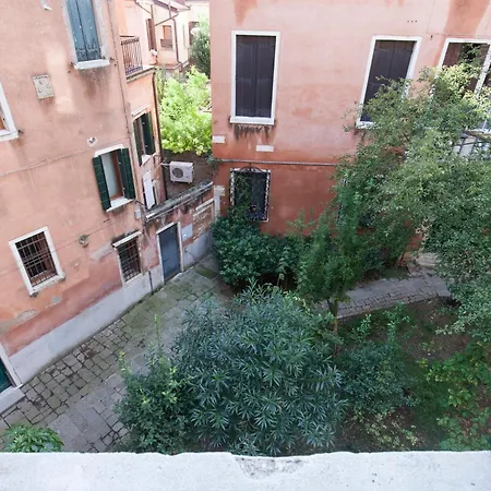 Casa Del Melograno Bed & Breakfast