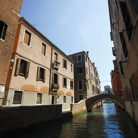 Bed & Breakfast Casa Del Melograno Venedig