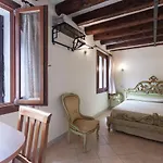 Casa Del Melograno Bed & Breakfast Venezia